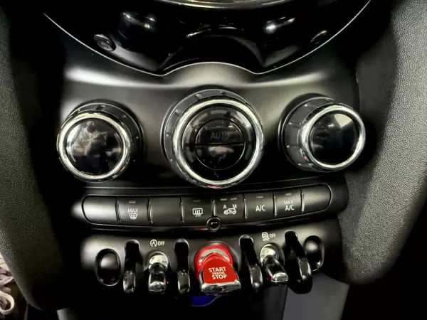 MINI One 2016 - 11900 EUR, 133000 km - AUTO.MOTO.pt - 133000km - foto 83 de 86