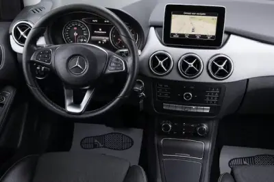 Mercedes-Benz MB180 2017 - 17450 EUR, 158282 km - AUTO.MOTO.pt - 158282km - foto 15 de 18