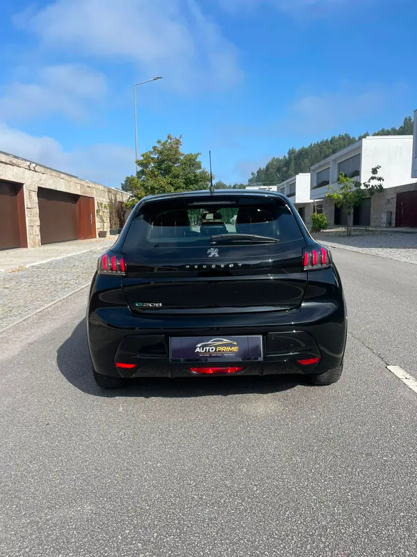 Peugeot e208 2020 - 14950 EUR, 53706 km - 53706km - foto 6 de 12