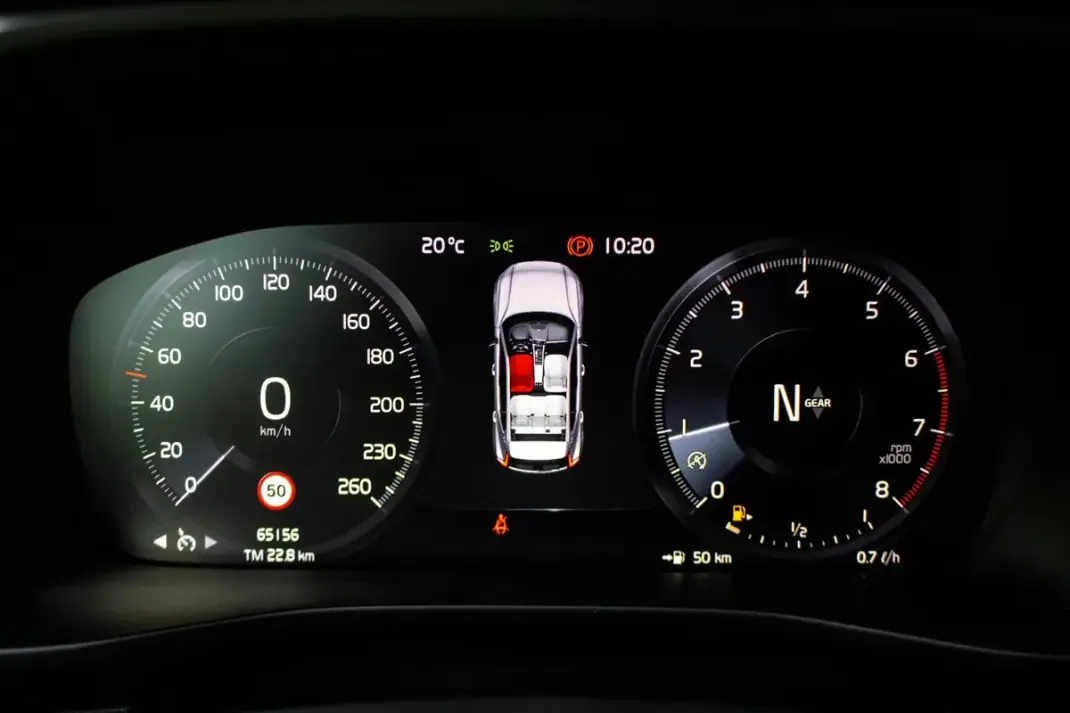 Volvo XC 40 2022 - 25750 EUR, 65156 km - AUTO.MOTO.pt - 65156km - foto 16 de 35