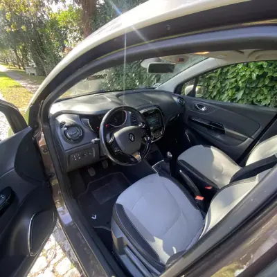 Renault Captur 2014 - 13990 EUR, 146000 km - AUTO.MOTO.pt - 146000km - foto 10 de 22