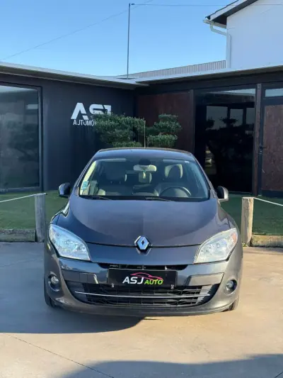 Renault Mégane 2011 - 5750 EUR, 219739 km - AUTO.MOTO.pt - 219739km - foto 6 de 14