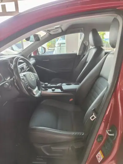 Lexus IS 300H 2017 - 25900 EUR, 68000 km - AUTO.MOTO.pt - 68000km - foto 13 de 38