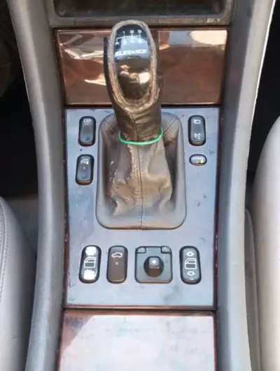 Mercedes-Benz CLK 230 2000 - 3990 EUR, 385827 km - AUTO.MOTO.pt - 385827km - foto 10 de 12