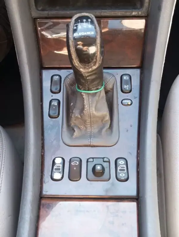 Mercedes-Benz CLK 230 2000 - 3990 EUR, 385827 km - AUTO.MOTO.pt - 385827km - foto 10 de 12
