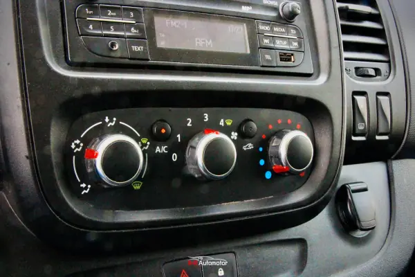 Nissan NV300 2020 - 21500 EUR, 102000 km - AUTO.MOTO.pt - 102000km - foto 17 de 20