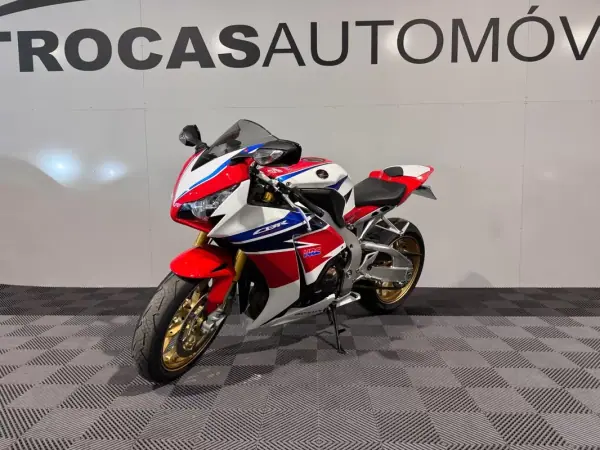 Honda CBR 1000RR 2015 - 14500 EUR, 33944 km - AUTO.MOTO.pt - 33944km - foto 16 de 21
