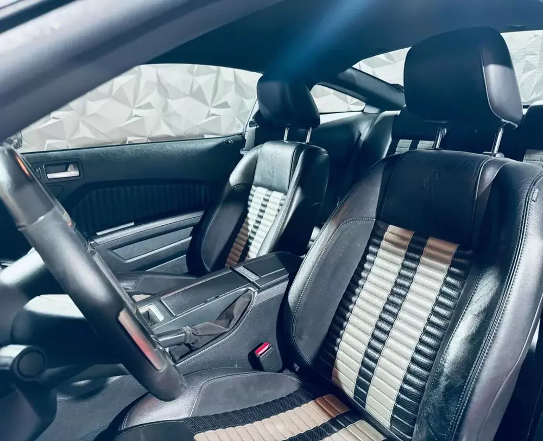 Shelby GT500 2010 - 89990 EUR, 76489 km - AUTO.MOTO.pt - 76489km - foto 30 de 47