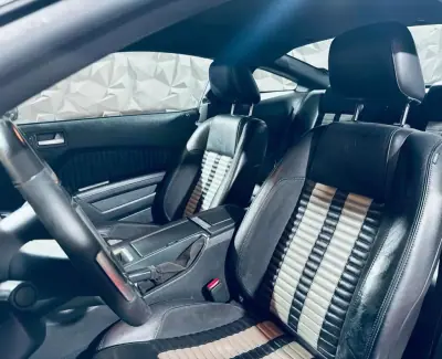 Shelby GT500 2010 - 89990 EUR, 76489 km - AUTO.MOTO.pt - 76489km - foto 30 de 47