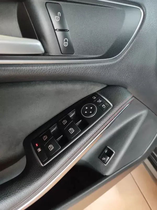Mercedes-Benz CLA 200 2016 - 20500 EUR, 168500 km - AUTO.MOTO.pt - 168500km - foto 24 de 36