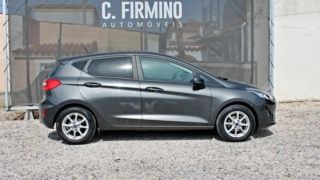 Ford Fiesta 2018 - 9900 EUR, 101396 km - AUTO.MOTO.pt - 101396km - foto 4 de 26