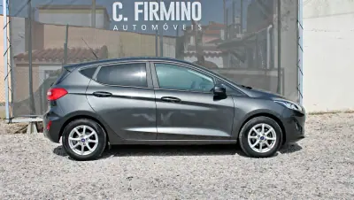 Ford Fiesta 2018 - 9900 EUR, 101396 km - AUTO.MOTO.pt - 101396km - foto 4 de 26
