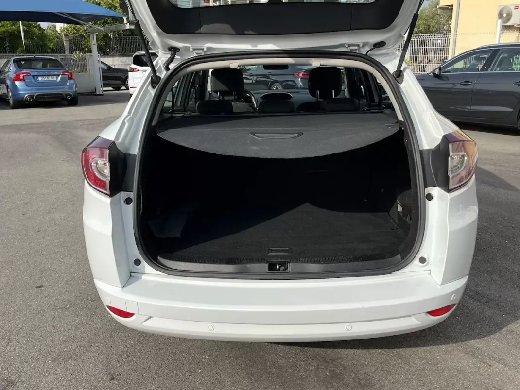 Renault Mégane Sport Tourer 2012 - 6950 EUR, 227000 km - AUTO.MOTO.pt - 227000km - foto 26 de 36