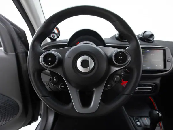 Smart Fortwo Cabrio 2021 - 15000 EUR, 38000 km - AUTO.MOTO.pt - 38000km - foto 13 de 17