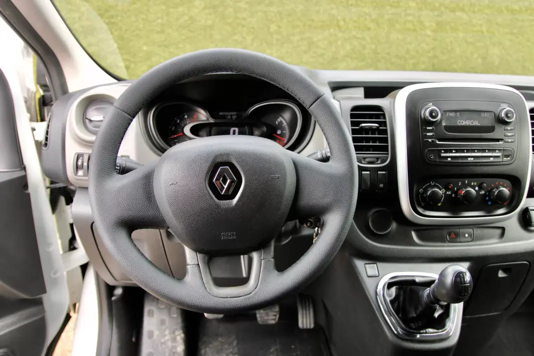 Renault 2019 - 16990 EUR, 188000 km - AUTO.MOTO.pt - 188000km - foto 9 de 21