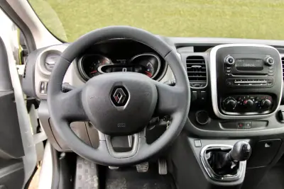 Renault 2019 - 16990 EUR, 188000 km - AUTO.MOTO.pt - 188000km - foto 9 de 21