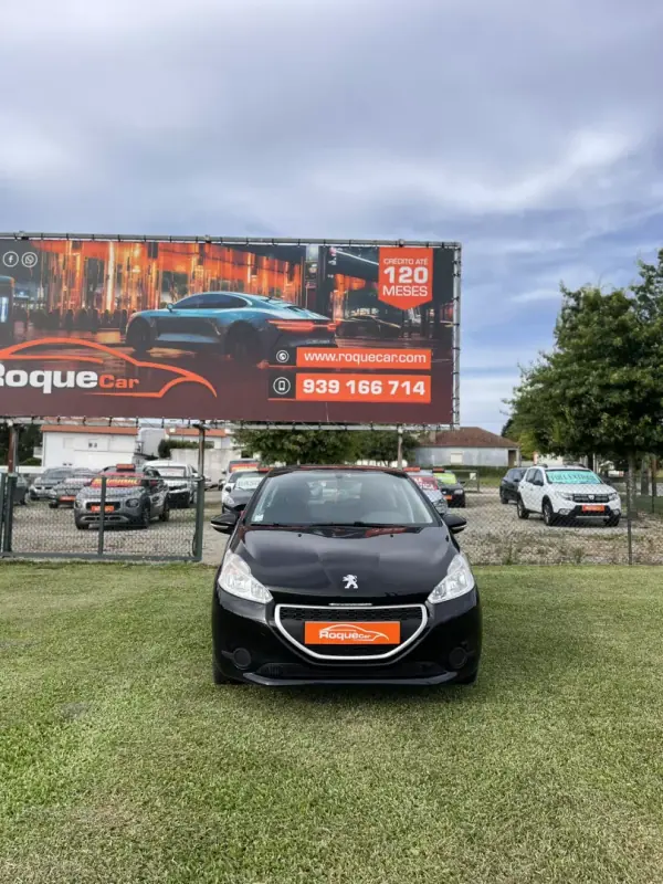 Peugeot 208 2014 - 6800 EUR, 148800 km - AUTO.MOTO.pt - 148800km - foto 8 de 12