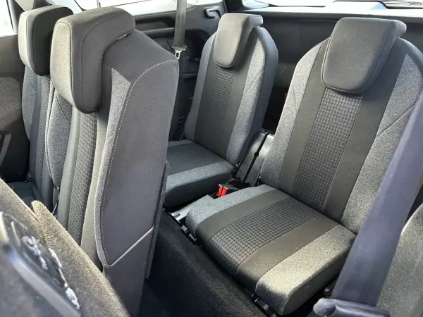 Peugeot 5008 2017 - 14900 EUR, 200000 km - AUTO.MOTO.pt - 200000km - foto 26 de 63