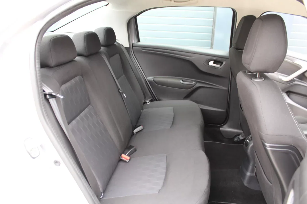 Citroën C-Elysée 2019 - 10500 EUR, 118000 km - AUTO.MOTO.pt - 118000km - foto 15 de 21