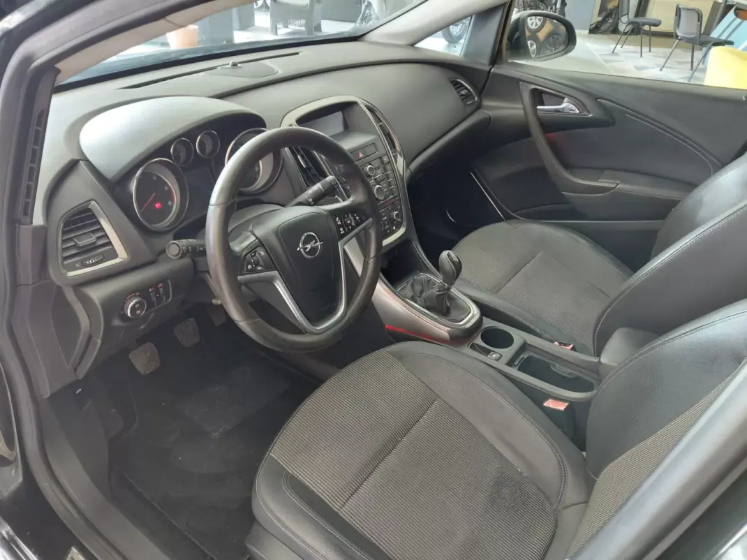 Opel Astra 2010 - 6900 EUR, 212000 km - AUTO.MOTO.pt - 212000km - foto 8 de 20