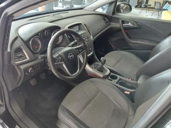 Opel Astra 2010 - 6900 EUR, 212000 km - AUTO.MOTO.pt - 212000km - foto 8 de 20
