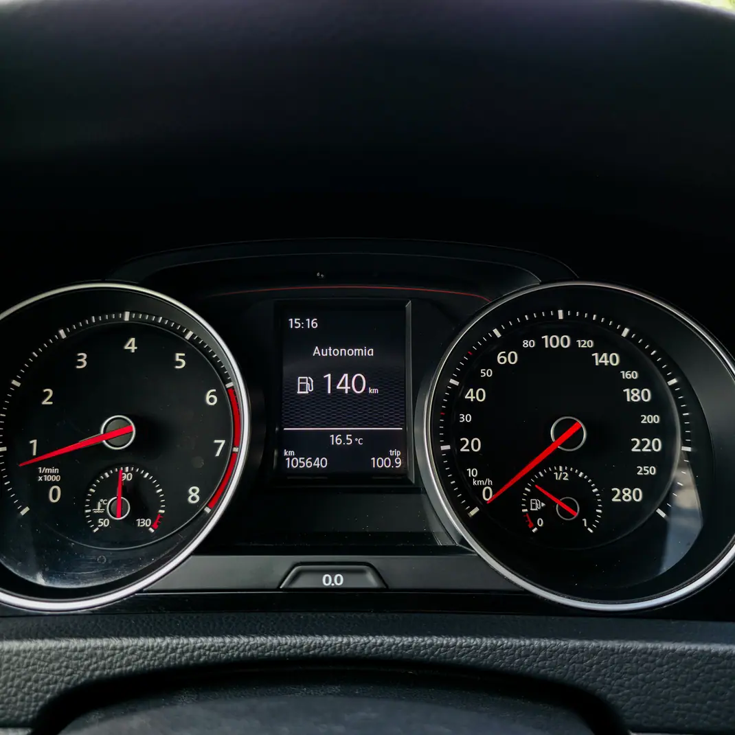 Volkswagen Golf 2015 - 18990 EUR, 105640 km - AUTO.MOTO.pt - 105640km - foto 15 de 15