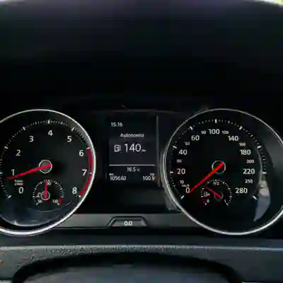 Volkswagen Golf 2015 - 18990 EUR, 105640 km - AUTO.MOTO.pt - 105640km - foto 15 de 15