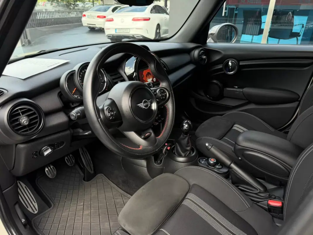 MINI Cooper 2018 - 17900 EUR, 144000 km - AUTO.MOTO.pt - 144000km - foto 7 de 12