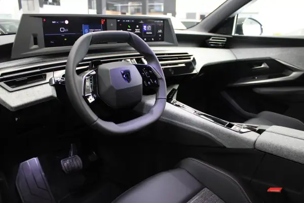 Peugeot 5008 2026 - 36400 EUR, 11 km - AUTO.MOTO.pt - 11km - foto 4 de 32