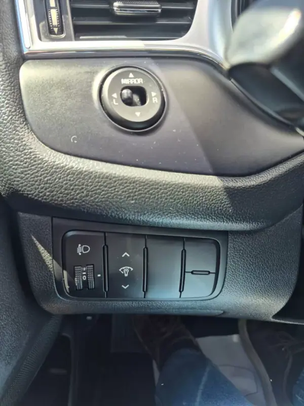 Kia Ceed 2017 - 13250 EUR, 92215 km - AUTO.MOTO.pt - 92215km - foto 9 de 23