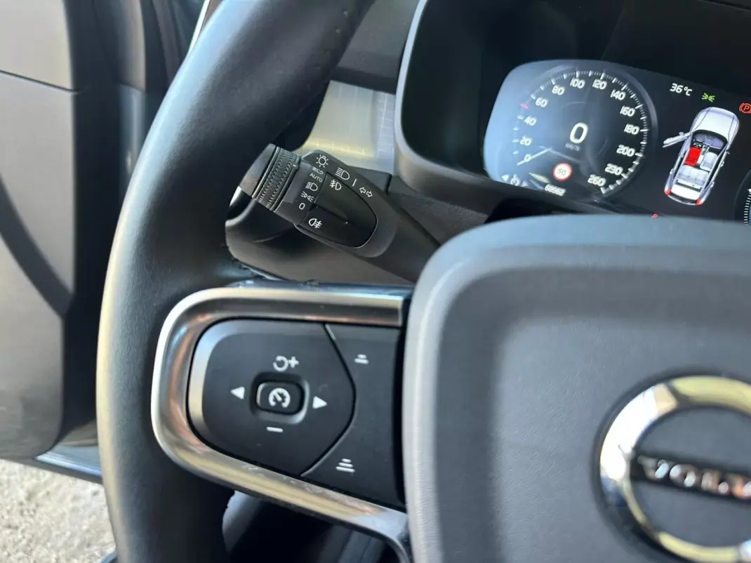 Volvo XC 40 2020 - 29900 EUR, 68976 km - AUTO.MOTO.pt - 68976km - foto 20 de 35