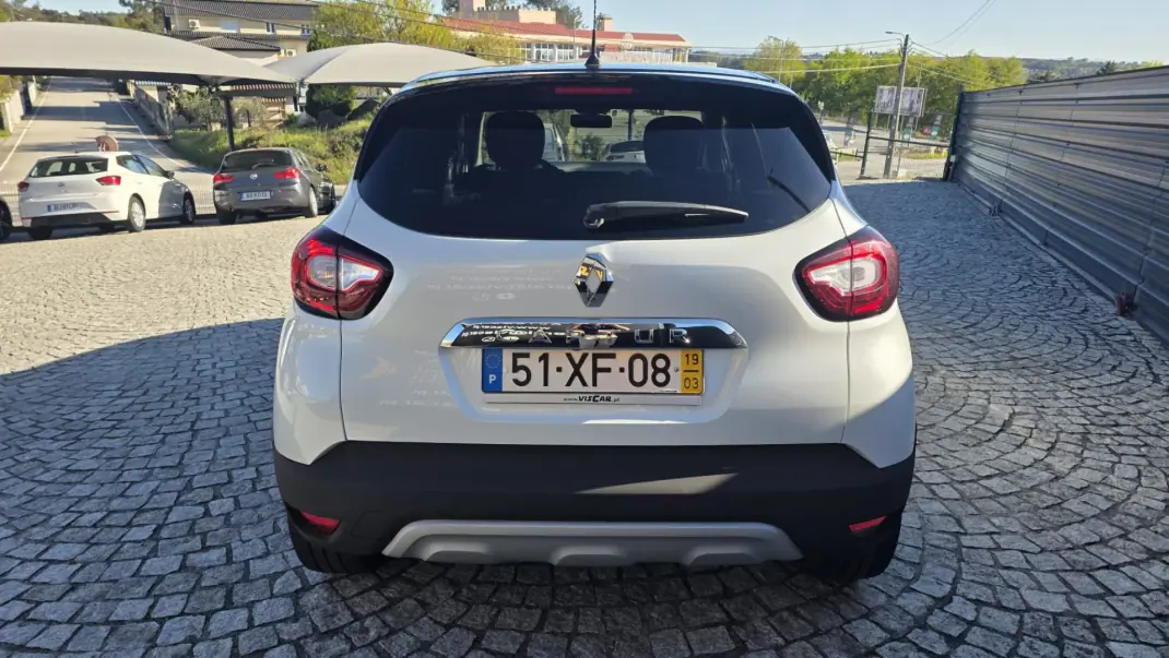 Renault Captur 2019 - 15590 EUR, 47000 km - AUTO.MOTO.pt - 47000km - foto 3 de 14