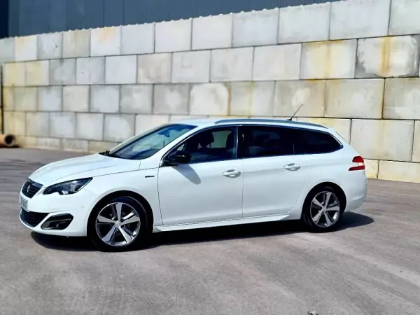 Peugeot 308 SW 2015 — foto 2 de 7