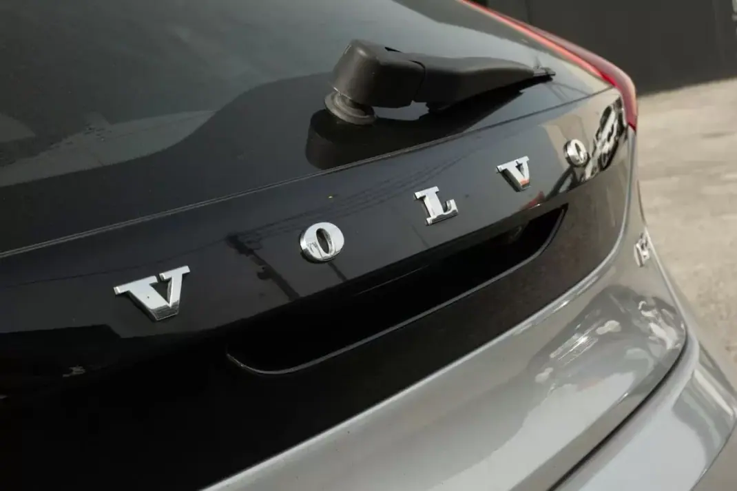 Volvo V40 2013 - 10999 EUR, 275270 km - AUTO.MOTO.pt - 275270km - foto 9 de 24