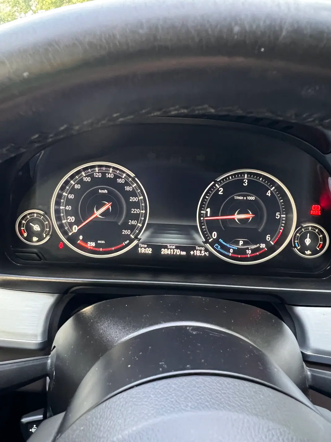 BMW 520 2012 - 16500 EUR, 284000 km - AUTO.MOTO.pt - 284000km - foto 11 de 15