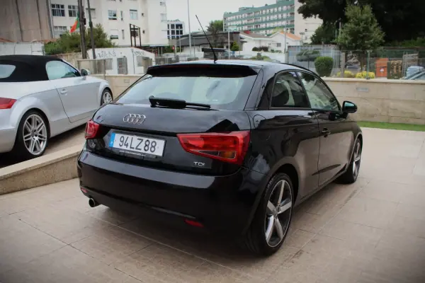 Audi A1 2011 - 11450 EUR, 136350 km - AUTO.MOTO.pt - 136350km - foto 23 de 26