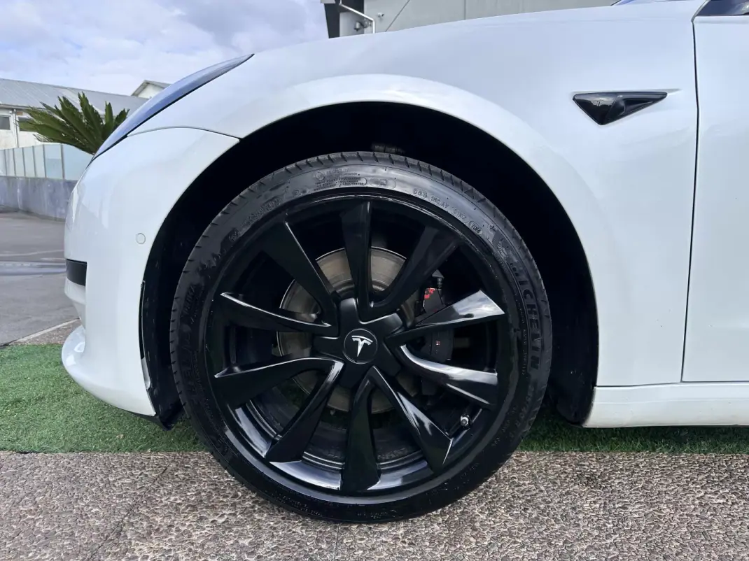 Tesla Model 3 2019 - 15500 EUR, 333000 km - AUTO.MOTO.pt - 333000km - foto 21 de 62