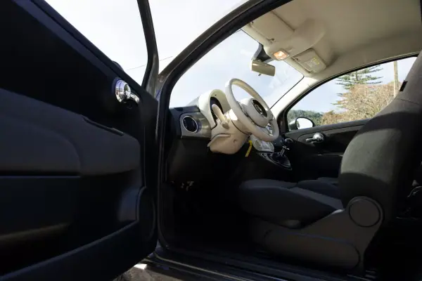 Fiat 500 2023 - 11680 EUR, 46769 km - AUTO.MOTO.pt - 46769km - foto 5 de 10
