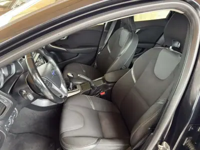 Volvo V40 2014 - 10950 EUR, 203325 km - AUTO.MOTO.pt - 203325km - foto 23 de 32