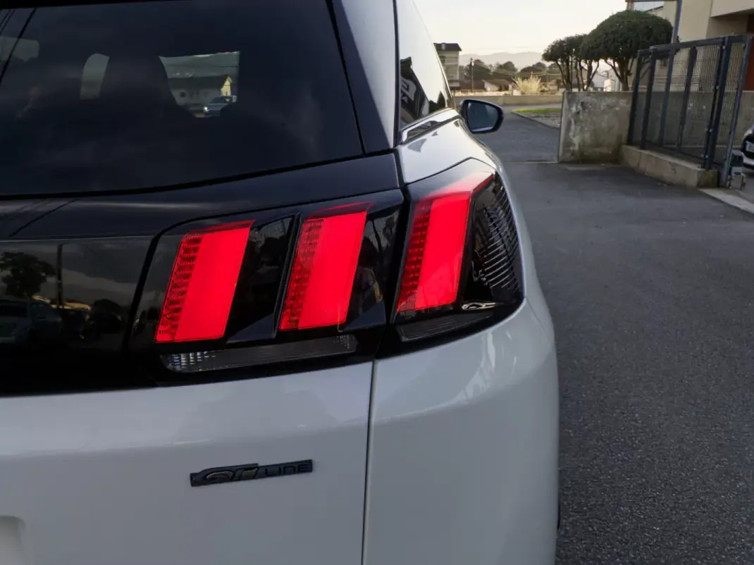Peugeot 3008 2017 - 18990 EUR, 164000 km - AUTO.MOTO.pt - 164000km - foto 12 de 41