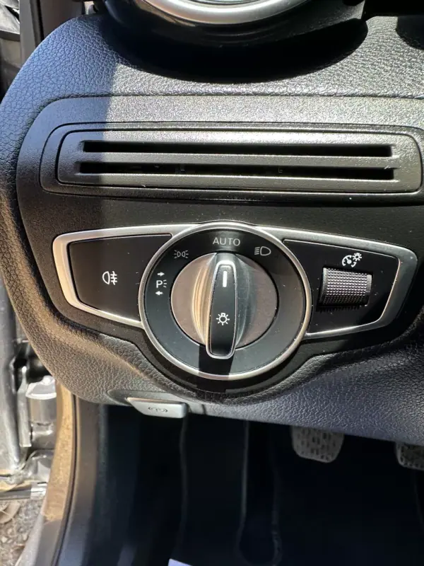 Mercedes-Benz C 200 2019 - 18950 EUR, 152000 km - AUTO.MOTO.pt - 152000km - foto 10 de 14