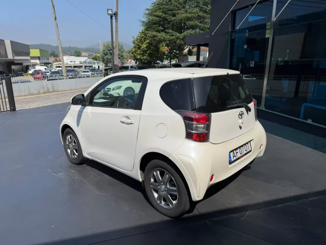 Toyota iQ 2009 - 7750 EUR, 148000 km - 148000km - foto 4 de 8
