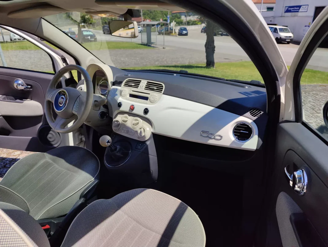 Fiat 500 2014 - 8950 EUR, 158132 km - AUTO.MOTO.pt - 158132km - foto 10 de 11