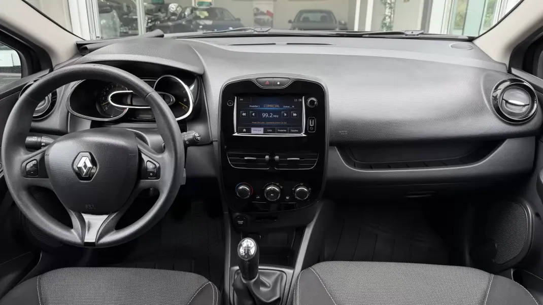 Renault Clio 2014 - 7900 EUR, 161121 km - AUTO.MOTO.pt - 161121km - foto 15 de 23