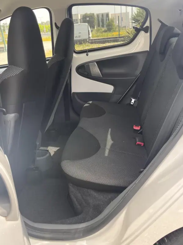 Toyota Aygo 2011 - 7000 EUR, 114200 km - AUTO.MOTO.pt - 114200km - foto 7 de 16