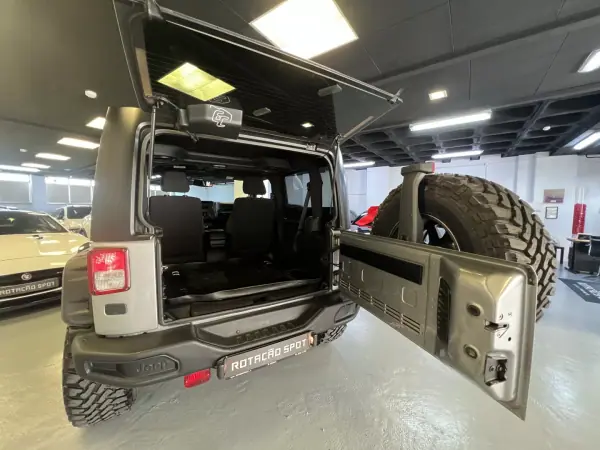 Jeep Wrangler 2014 - 39990 EUR, 115000 km - AUTO.MOTO.pt - 115000km - foto 36 de 54