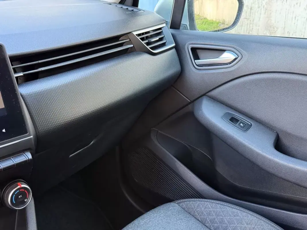 Renault Clio 2020 - 12900 EUR, 139162 km - 139162km - foto 18 de 19