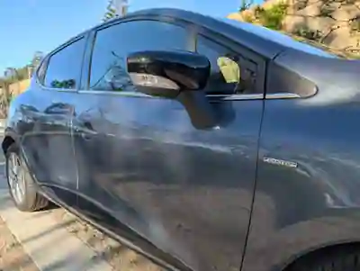 Renault Clio 2018 - 10500 EUR, 69000 km - AUTO.MOTO.pt - 69000km - foto 11 de 19