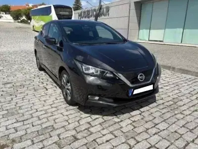 Nissan Leaf 2018 - 13999 EUR, 69000 km - AUTO.MOTO.pt - 69000km - foto 2 de 30