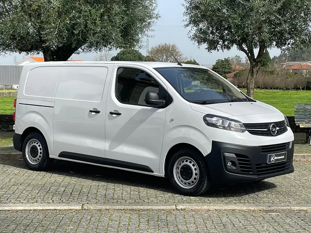 Opel COMBO 2022 - 17450 EUR, 123000 km - AUTO.MOTO.pt - 123000km - foto 4 de 37
